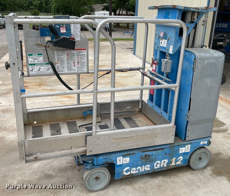 image for item DM0270 2014 Genie GR12  vertical lift