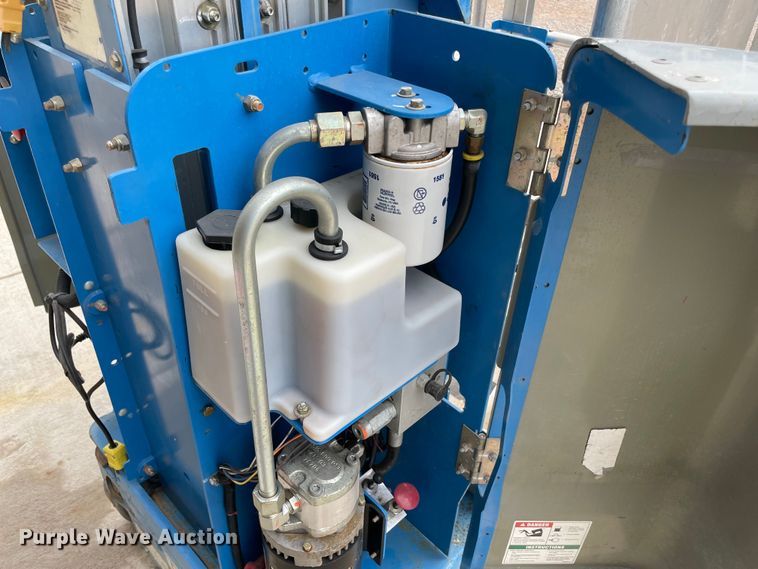 image for item DM0270 2014 Genie GR12  vertical lift