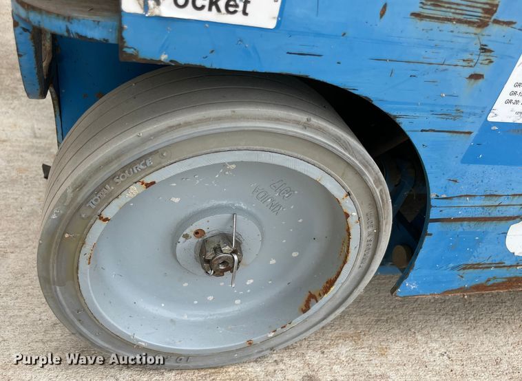 image for item DM0270 2014 Genie GR12  vertical lift