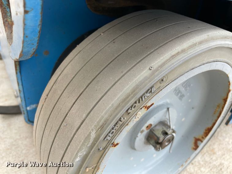 image for item DM0270 2014 Genie GR12  vertical lift