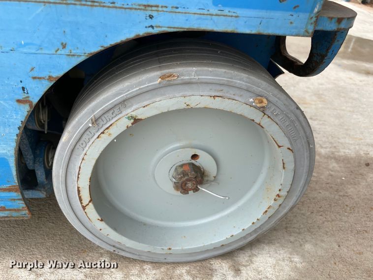 image for item DM0270 2014 Genie GR12  vertical lift