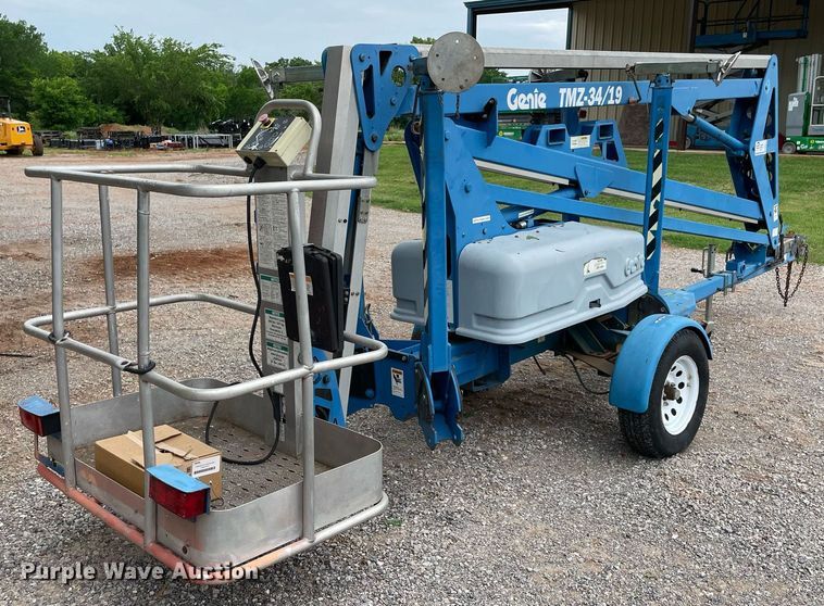 image for item DM0273 2002 Genie TMZ-34/19  boom lift