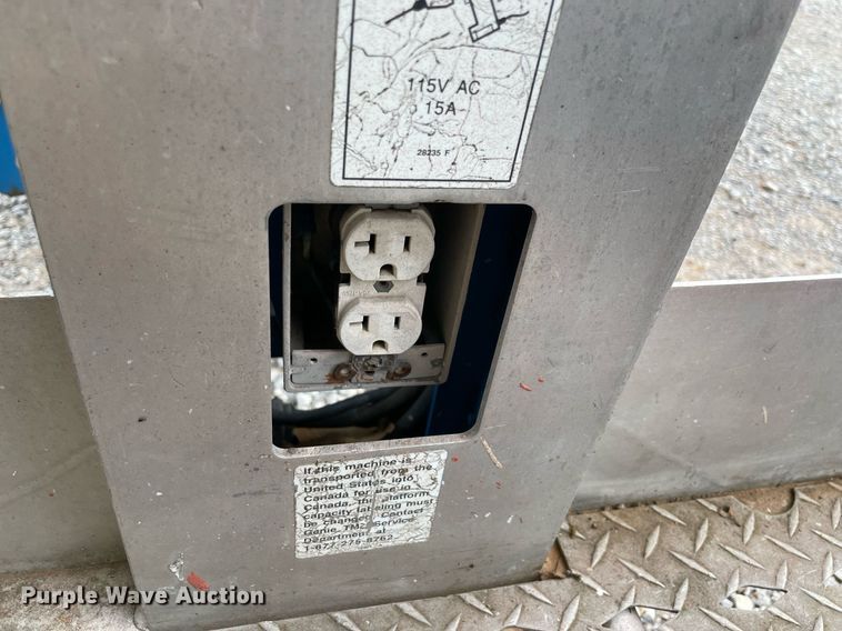 image for item DM0273 2002 Genie TMZ-34/19  boom lift