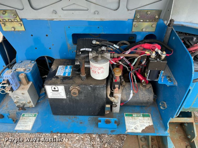 image for item DM0273 2002 Genie TMZ-34/19  boom lift