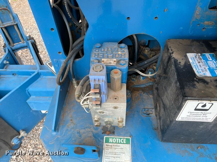 image for item DM0273 2002 Genie TMZ-34/19  boom lift