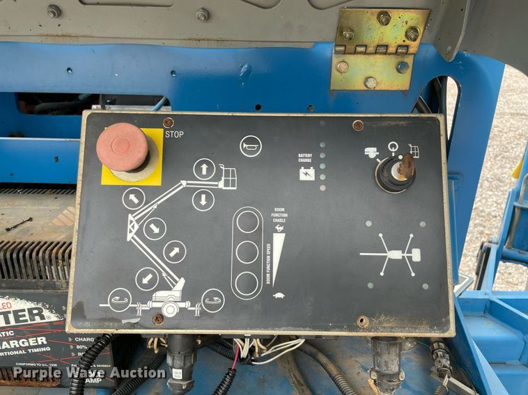 image for item DM0273 2002 Genie TMZ-34/19  boom lift