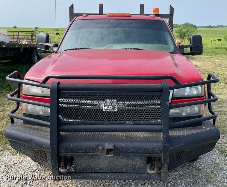 image for item DM0276 2007 Chevrolet Silverado 3500  Crew Cab flatbed pickup truck