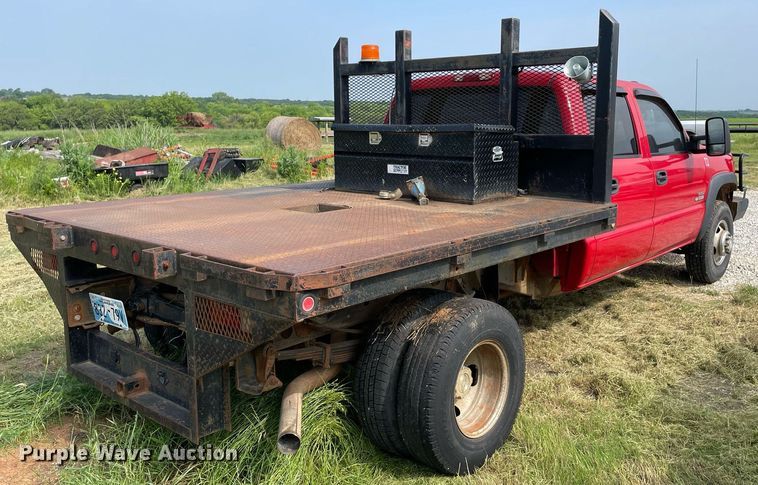 image for item DM0276 2007 Chevrolet Silverado 3500  Crew Cab flatbed pickup truck