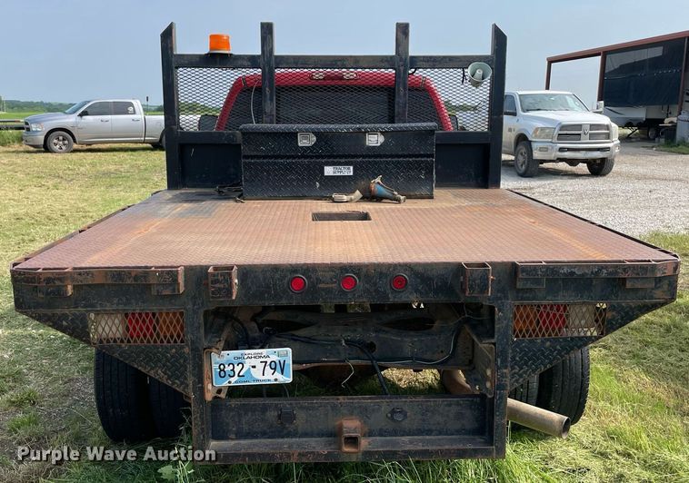 image for item DM0276 2007 Chevrolet Silverado 3500  Crew Cab flatbed pickup truck