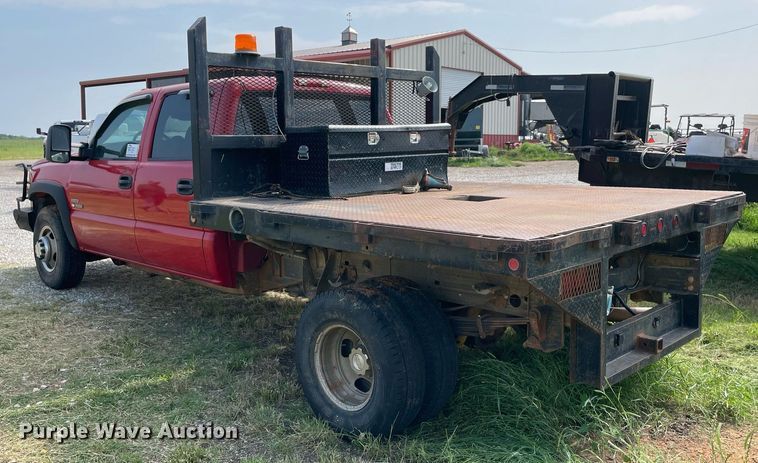 image for item DM0276 2007 Chevrolet Silverado 3500  Crew Cab flatbed pickup truck