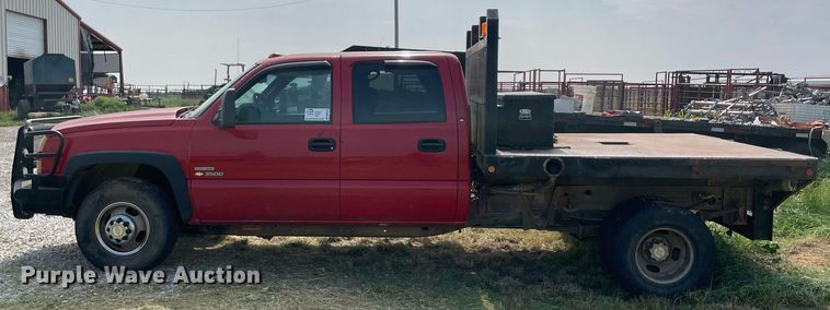 image for item DM0276 2007 Chevrolet Silverado 3500  Crew Cab flatbed pickup truck