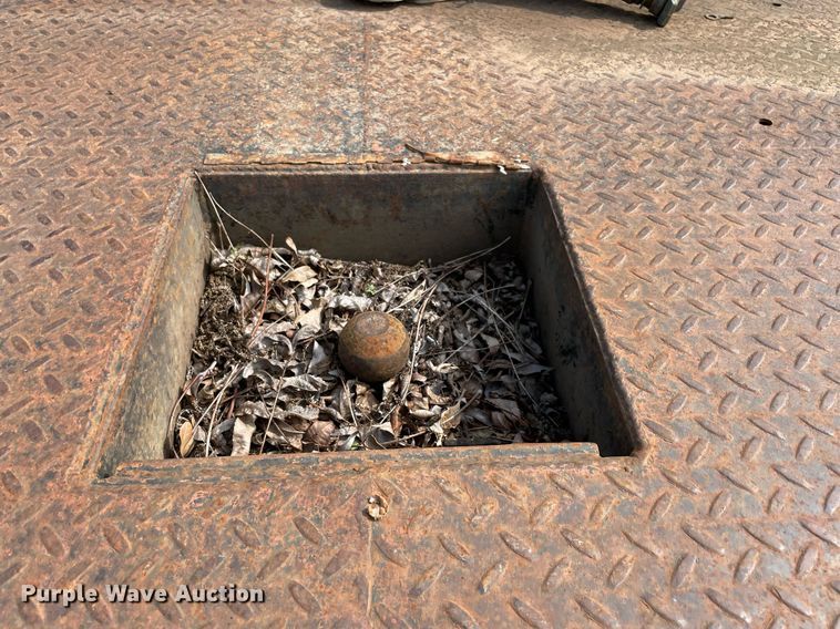 image for item DM0276 2007 Chevrolet Silverado 3500  Crew Cab flatbed pickup truck