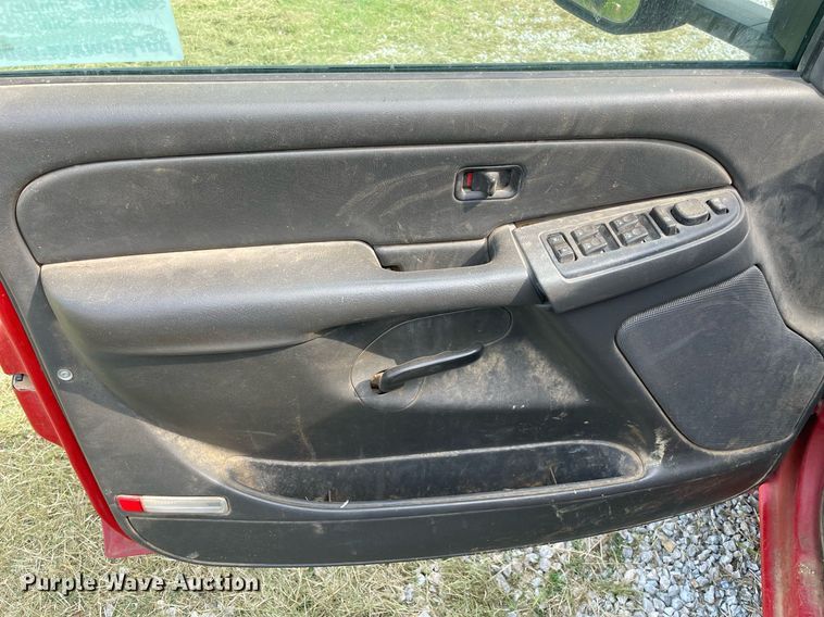 image for item DM0276 2007 Chevrolet Silverado 3500  Crew Cab flatbed pickup truck