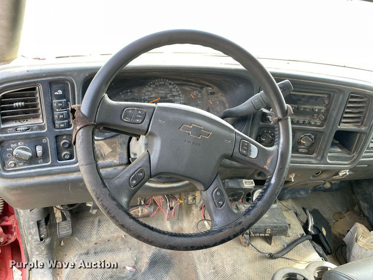 image for item DM0276 2007 Chevrolet Silverado 3500  Crew Cab flatbed pickup truck