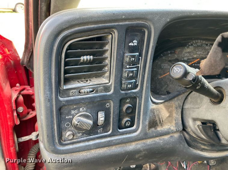 image for item DM0276 2007 Chevrolet Silverado 3500  Crew Cab flatbed pickup truck