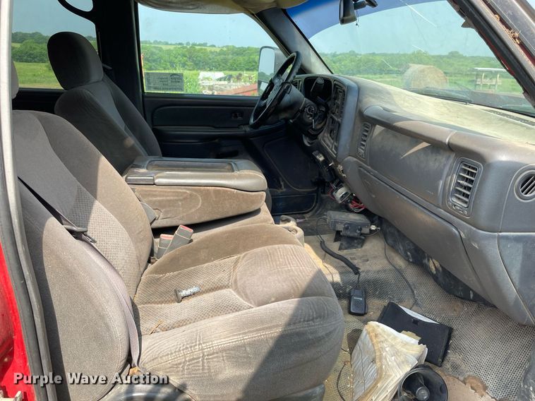 image for item DM0276 2007 Chevrolet Silverado 3500  Crew Cab flatbed pickup truck