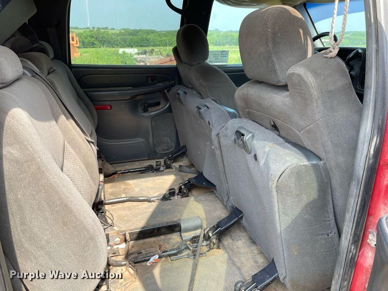 image for item DM0276 2007 Chevrolet Silverado 3500  Crew Cab flatbed pickup truck