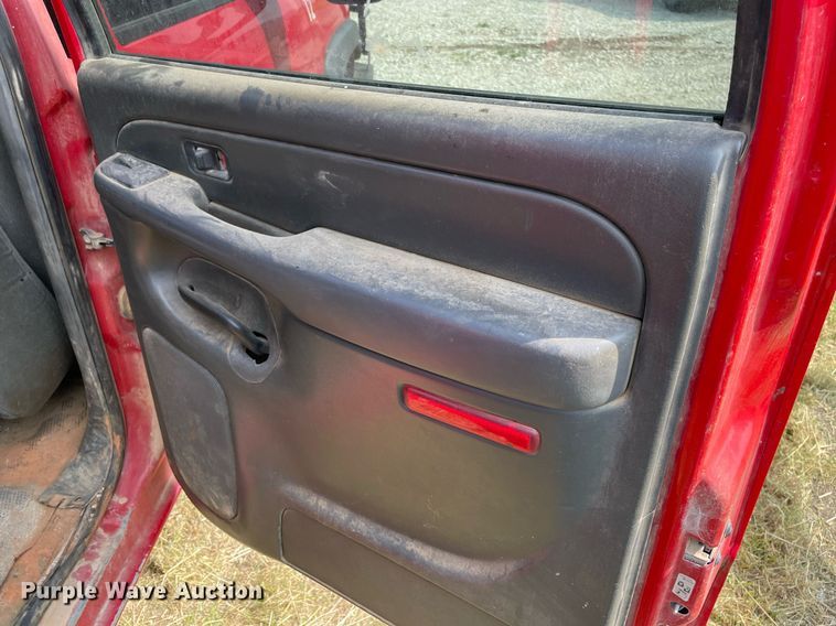 image for item DM0276 2007 Chevrolet Silverado 3500  Crew Cab flatbed pickup truck