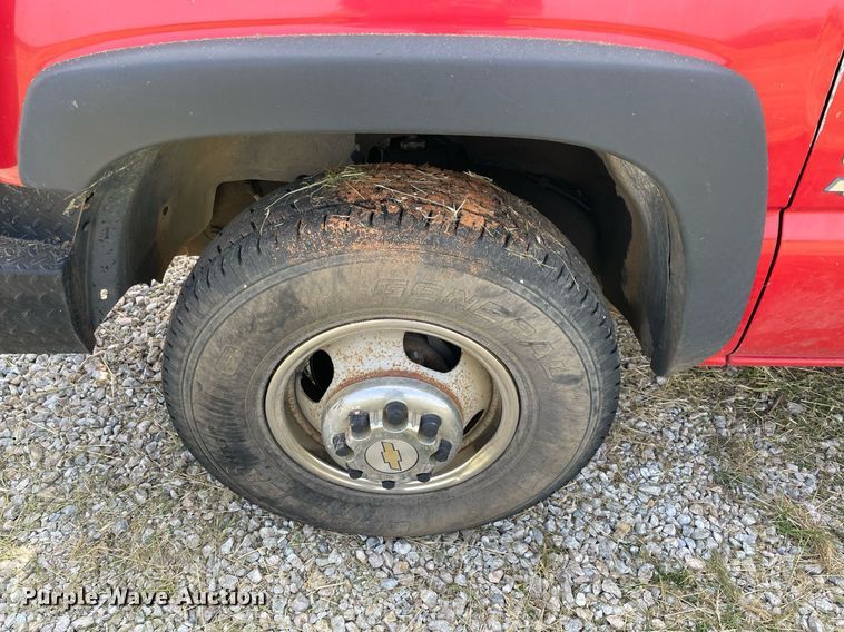 image for item DM0276 2007 Chevrolet Silverado 3500  Crew Cab flatbed pickup truck