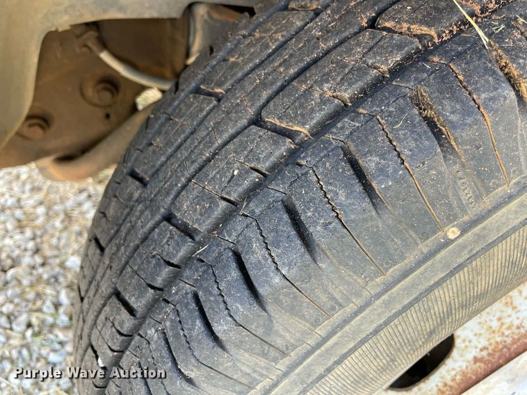 image for item DM0276 2007 Chevrolet Silverado 3500  Crew Cab flatbed pickup truck