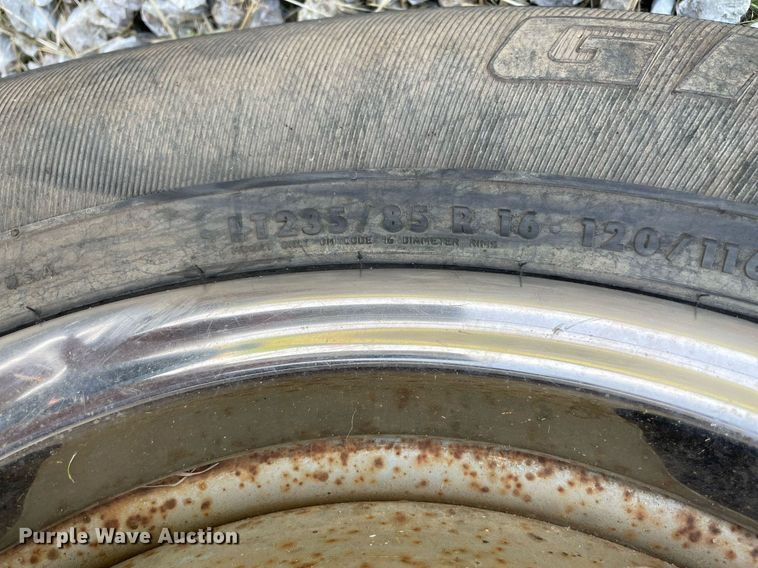 image for item DM0276 2007 Chevrolet Silverado 3500  Crew Cab flatbed pickup truck