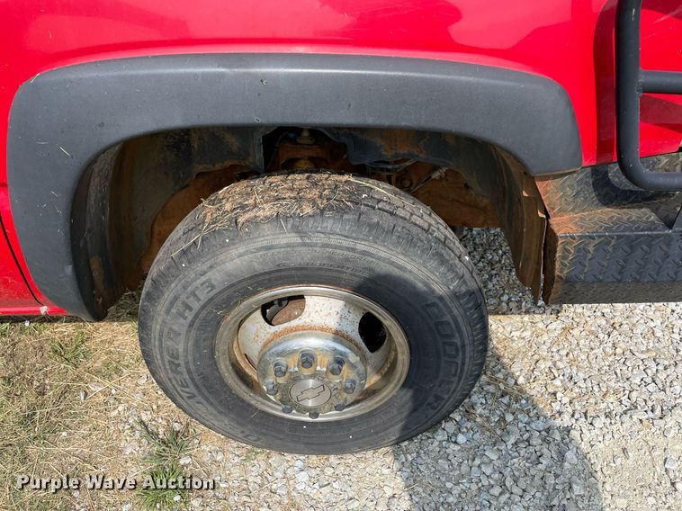 image for item DM0276 2007 Chevrolet Silverado 3500  Crew Cab flatbed pickup truck