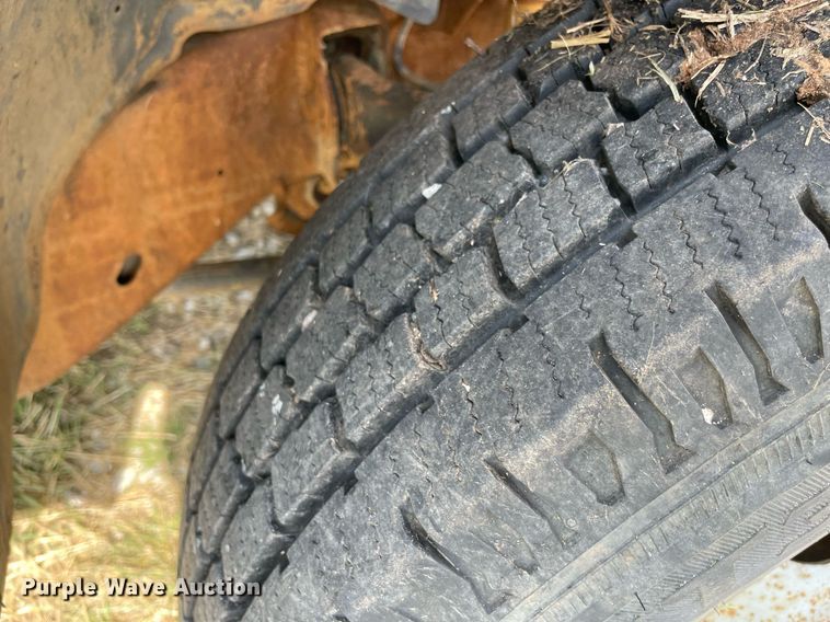 image for item DM0276 2007 Chevrolet Silverado 3500  Crew Cab flatbed pickup truck