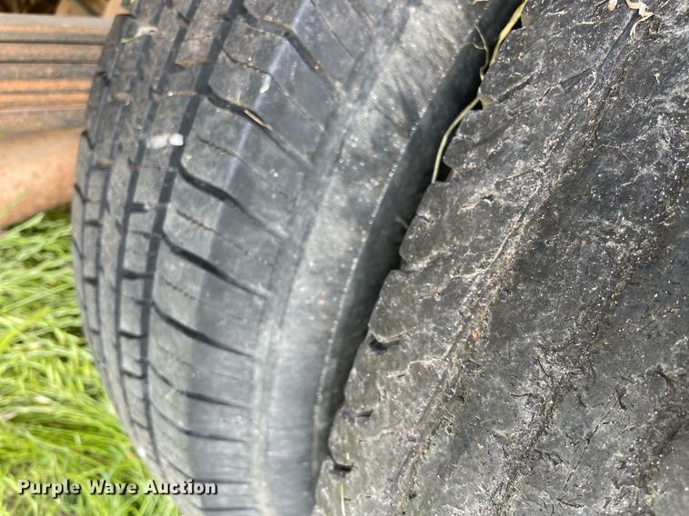 image for item DM0276 2007 Chevrolet Silverado 3500  Crew Cab flatbed pickup truck