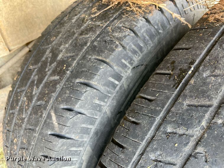 image for item DM0276 2007 Chevrolet Silverado 3500  Crew Cab flatbed pickup truck