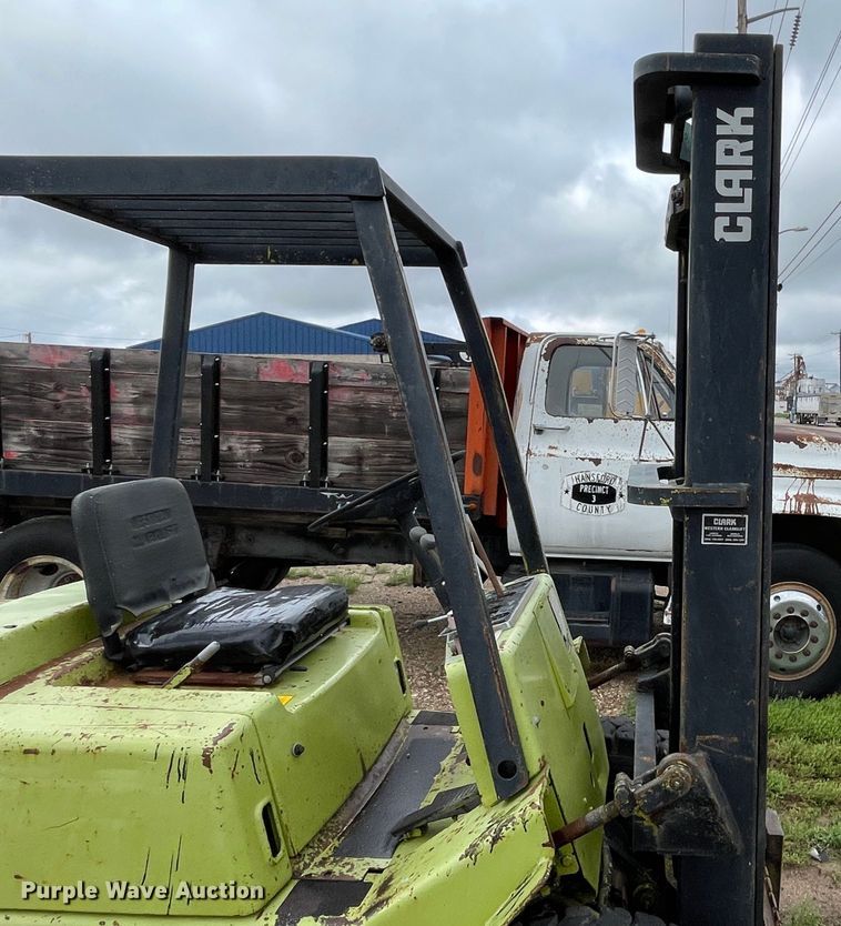 image for item DN4655 Clark C500-YS60  forklift