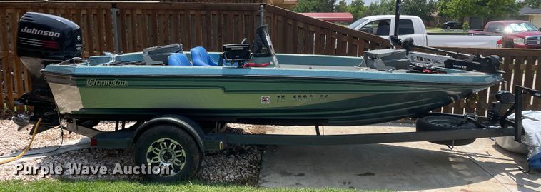 image for item DN4664 1990 Champion  boat