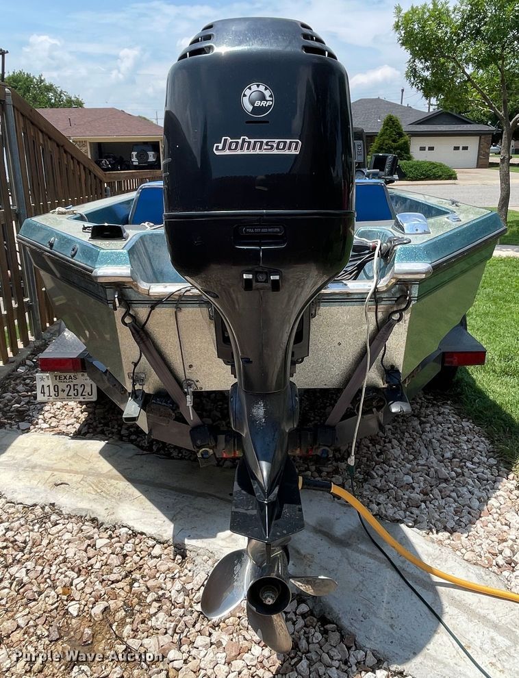 image for item DN4664 1990 Champion  boat