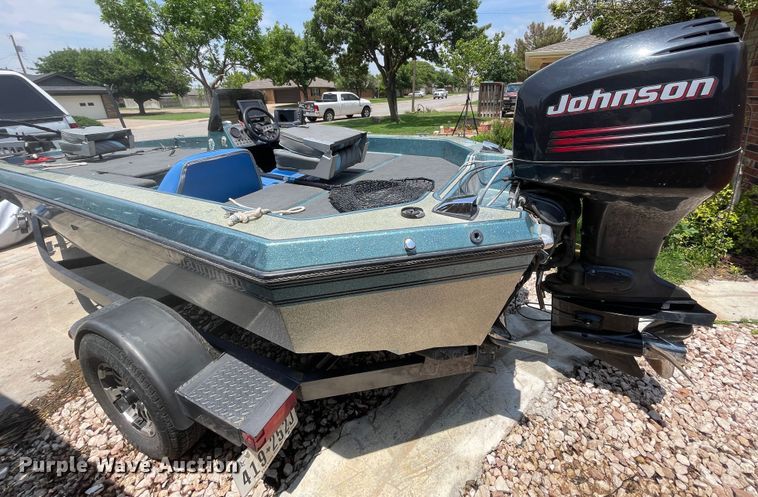 image for item DN4664 1990 Champion  boat