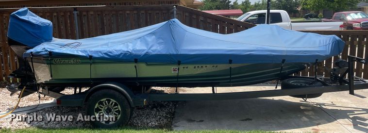 image for item DN4664 1990 Champion  boat