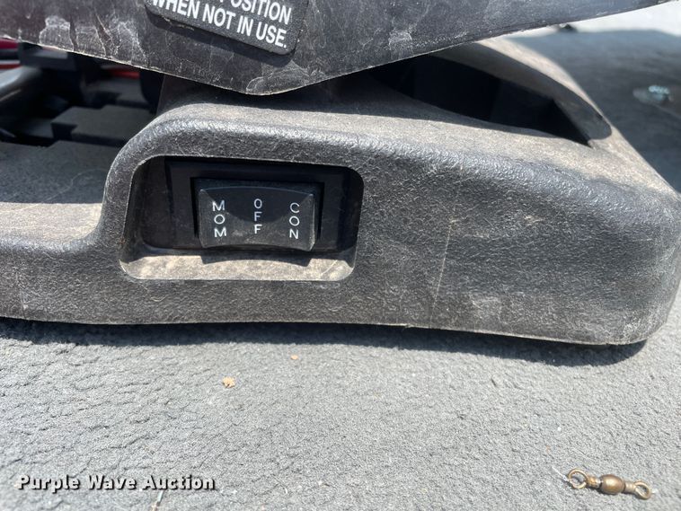 image for item DN4664 1990 Champion  boat