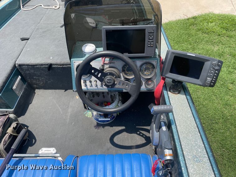 image for item DN4664 1990 Champion  boat