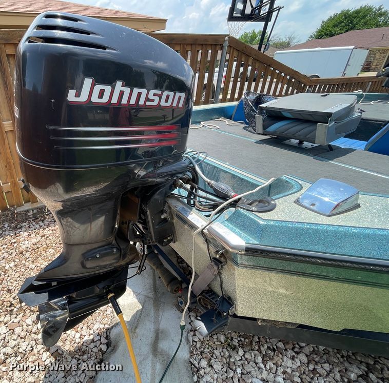 image for item DN4664 1990 Champion  boat