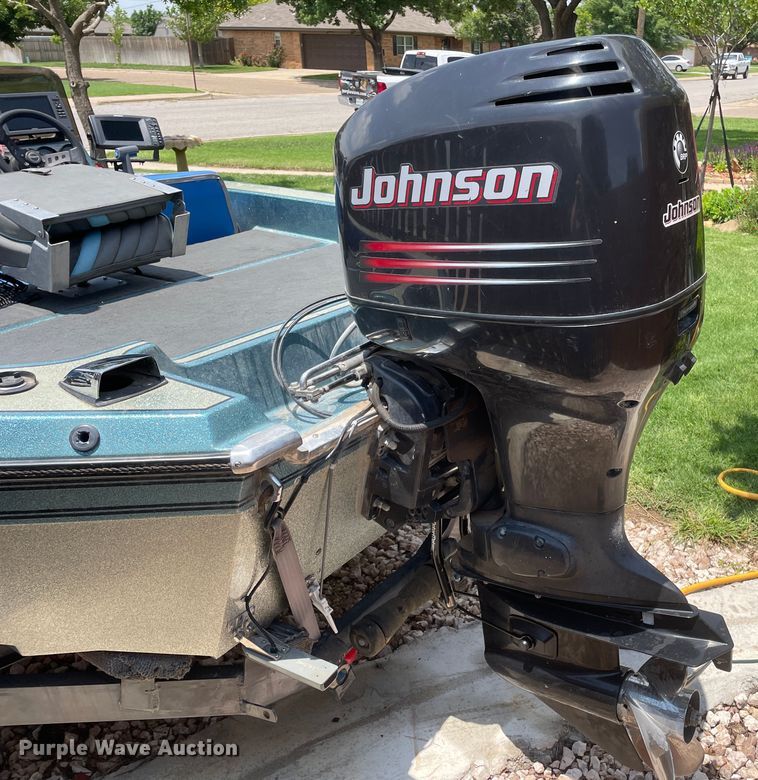 image for item DN4664 1990 Champion  boat