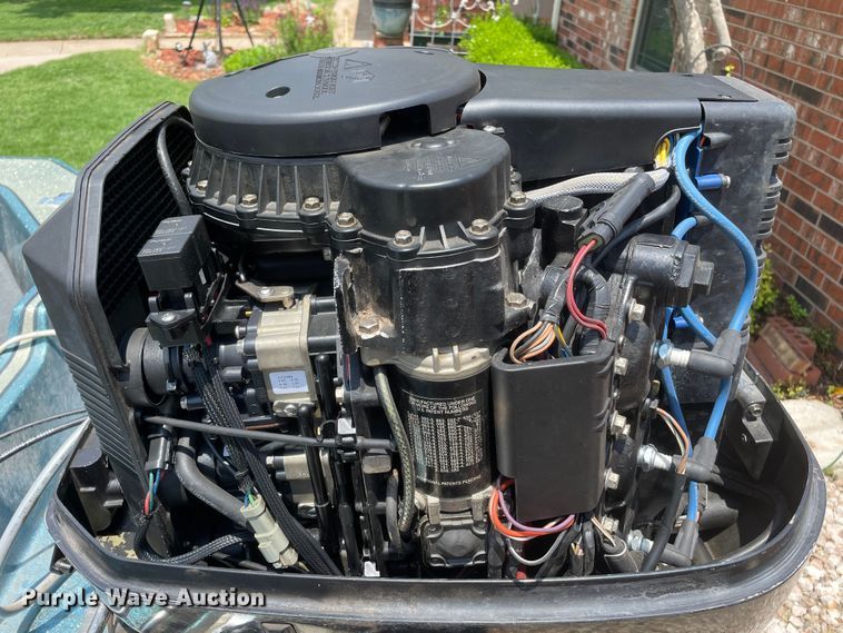 image for item DN4664 1990 Champion  boat