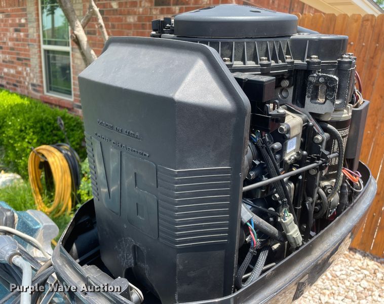 image for item DN4664 1990 Champion  boat