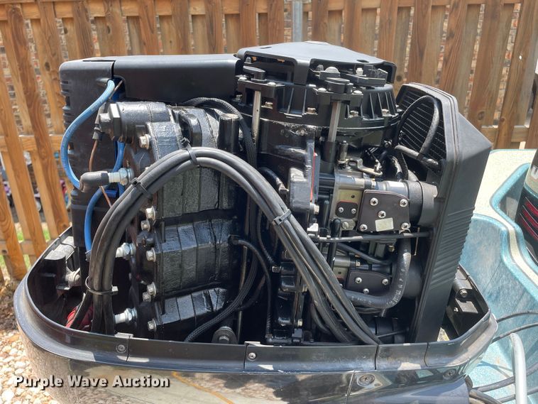 image for item DN4664 1990 Champion  boat