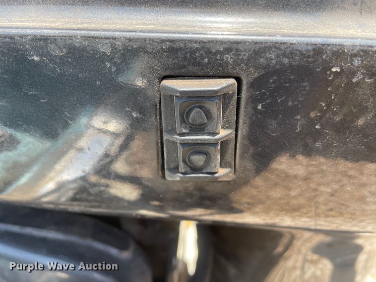 image for item DN4664 1990 Champion  boat