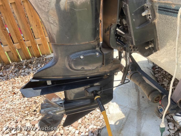 image for item DN4664 1990 Champion  boat