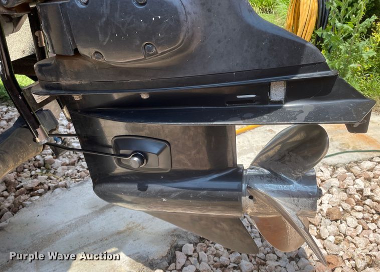 image for item DN4664 1990 Champion  boat