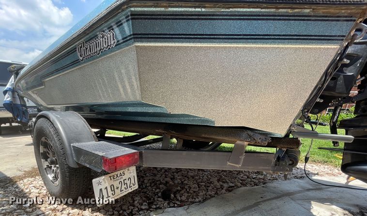 image for item DN4664 1990 Champion  boat