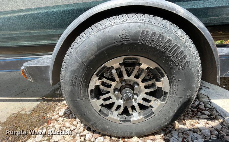 image for item DN4664 1990 Champion  boat