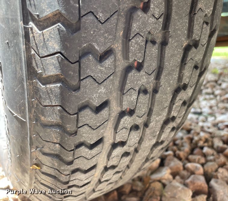 image for item DN4664 1990 Champion  boat