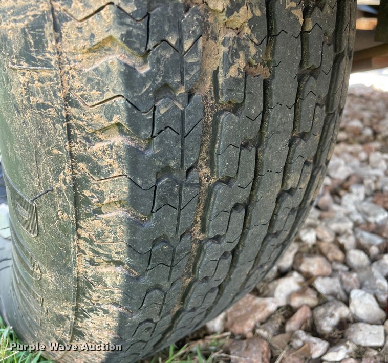 image for item DN4664 1990 Champion  boat