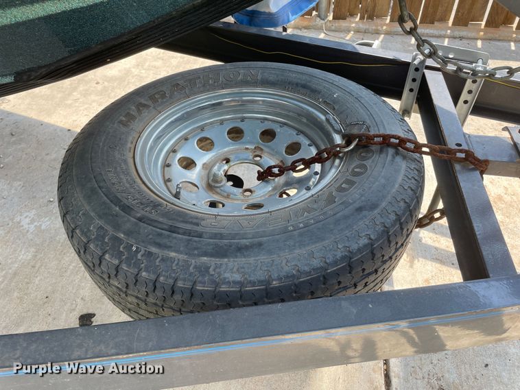 image for item DN4664 1990 Champion  boat