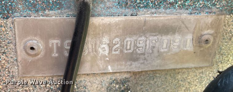 image for item DN4664 1990 Champion  boat